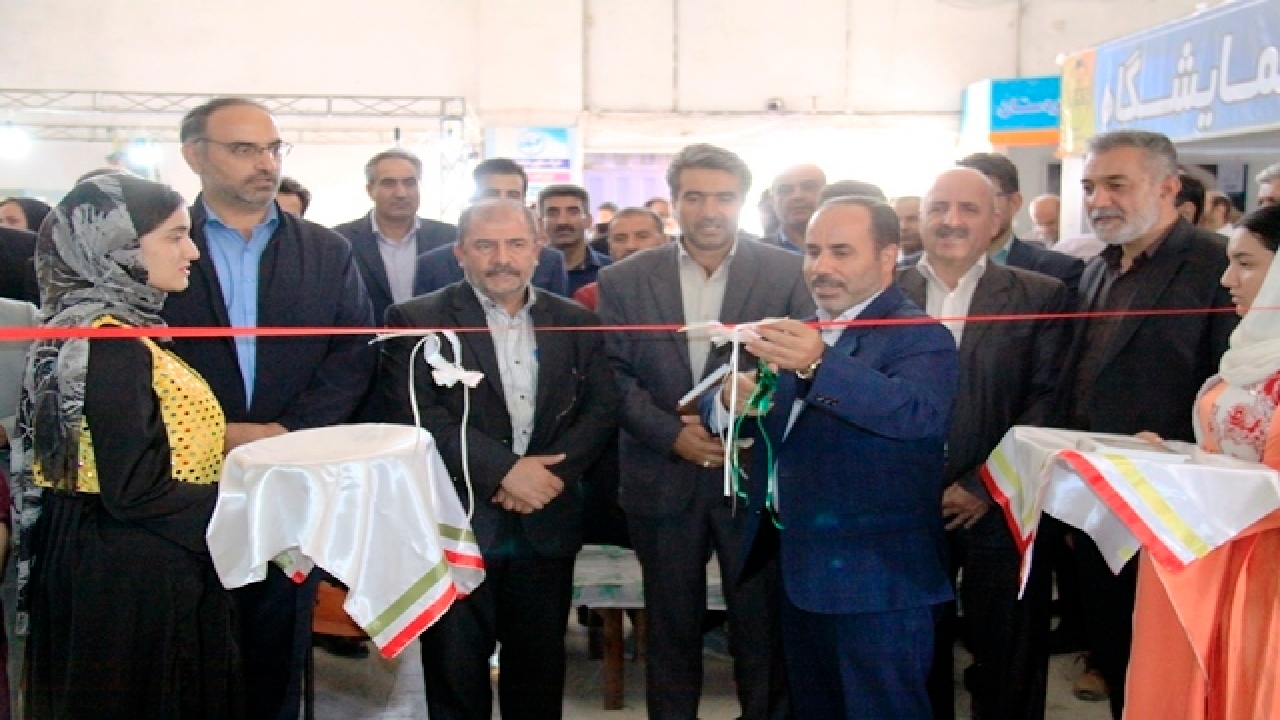 افتتاح نمایشگاه محصولات خود اتکایی مدارس کردستان