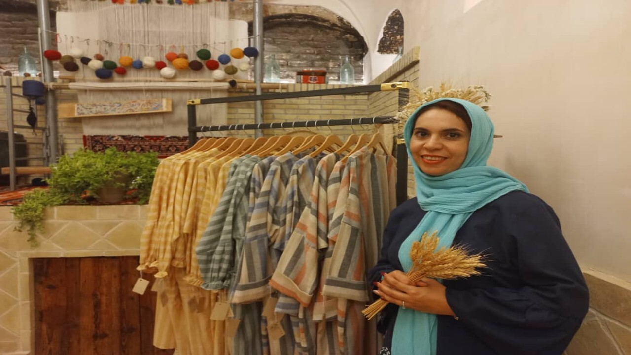 نمایش صنایع دستی بانوی کارآفرین در طاق چشمه نوش آباد
