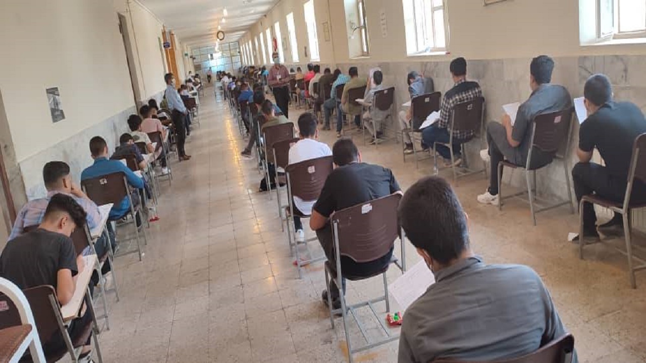 آزمون مدارس نمونه دولتی کرمان برگزار شد