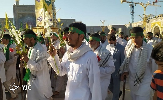 ورود کاروان پیاده بیت الرضا بافق به مشهد و حرم امام رضا(ع)+تصاویر