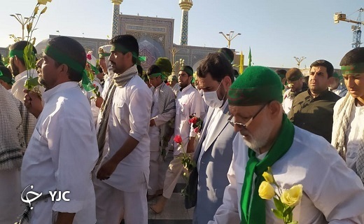 ورود کاروان پیاده بیت الرضا بافق به مشهد و حرم امام رضا(ع)+تصاویر