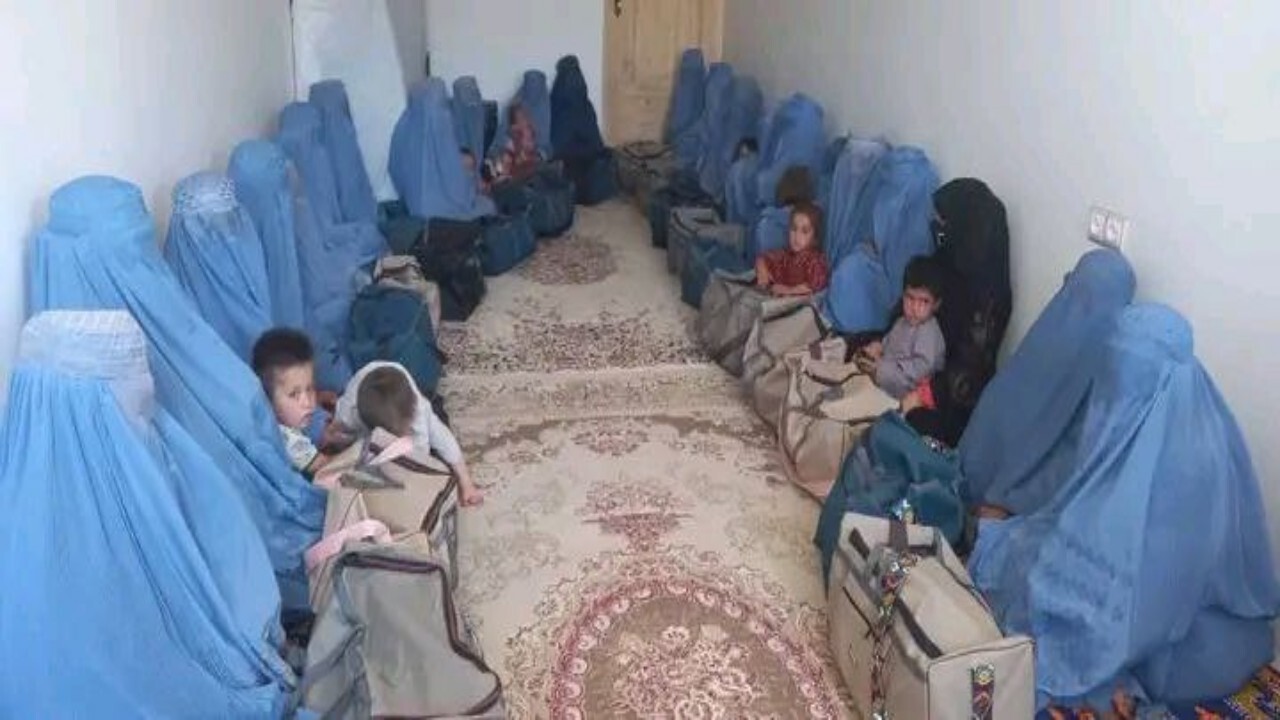 مساعدت نقدی و بهداشتی برای بیش از ۳۰۰ خانواده نیازمند + تصاویر