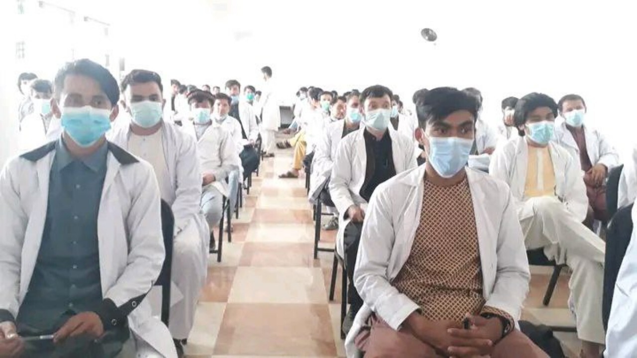 برگزاری آزمون صحی با اشتراک نزدیک به ۵۰۰ متقاضی در دایکندی + تصاویر