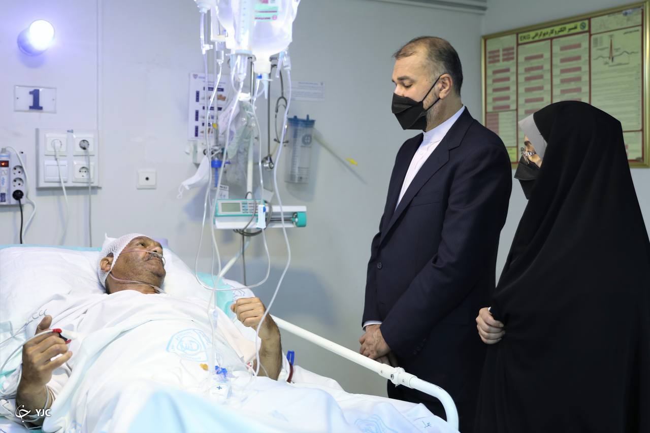 عیادت امیرعبداللهیان از مصدومان حادثه برخورد خودرو تشریفات وزارت امور خارجه