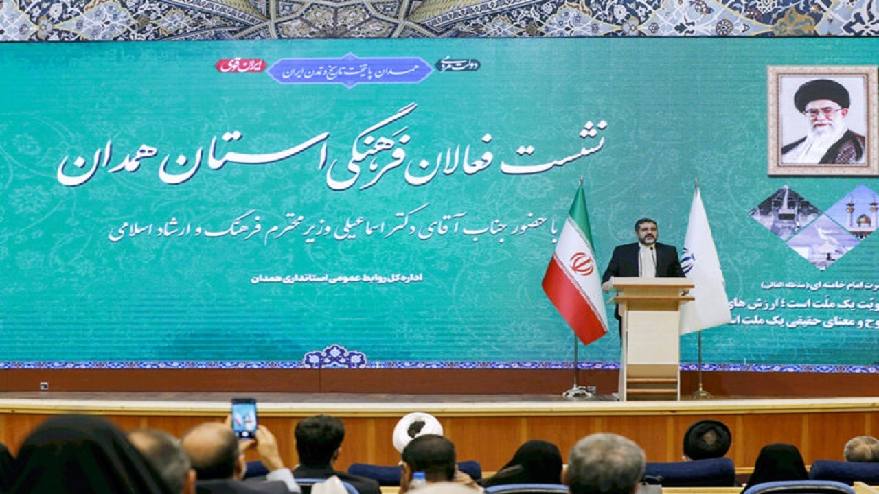 ما در معرض جنگ تمام عیار فرهنگی هستیم