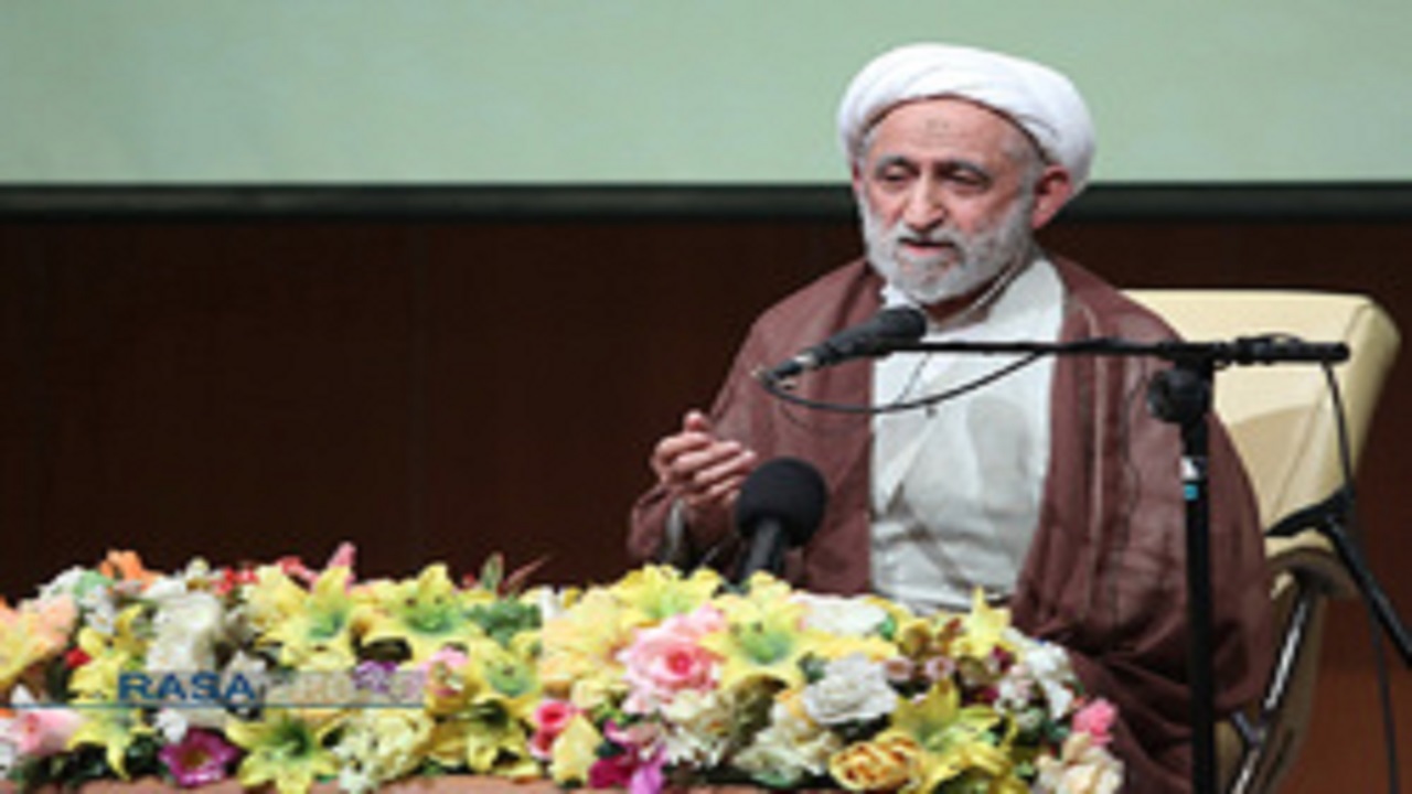 انتقاد استاد حوزه علمیه  از کسانی که بدون اجازه عنوان مجتهد به خود می‌دهند