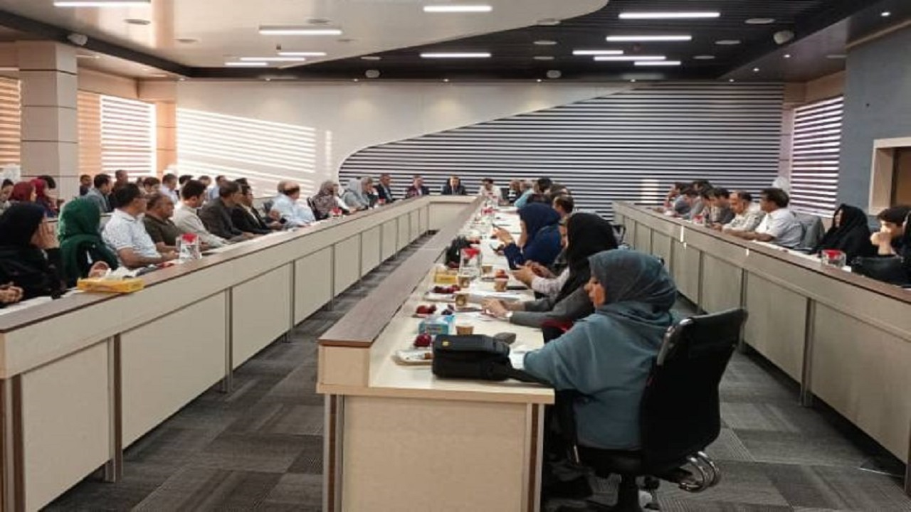 فعالان شبکه‌های مجازی و سران دفاتر اسناد رسمی کشور در بروجن گرد هم آمدند