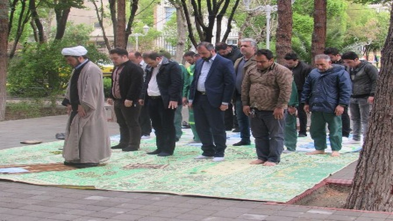 نمازجماعت در پارک‌های شهر بجنورد برگزار می‌شود