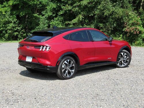 ولوو  XC40 2022 در مقابل فورد موستانگ ماخ ای مدل 2022
