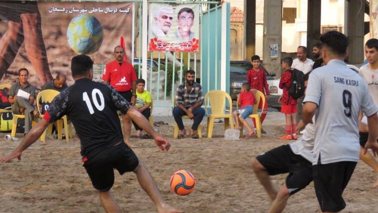 آغاز رقابت‌های فوتبال ساحلی محلات رفسنجان