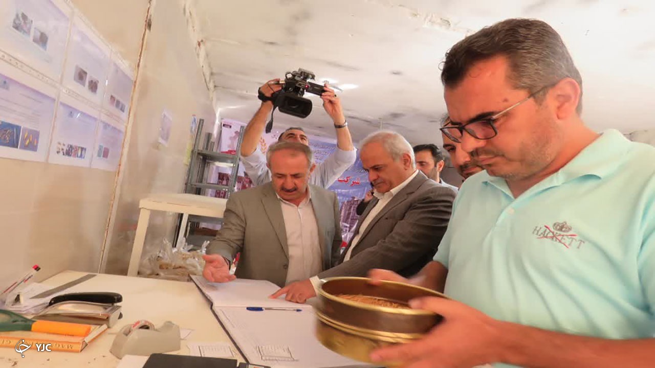 بازدید سرپرست فرمانداری مهاباد از مراکز خرید گندم