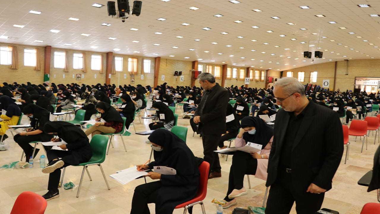 بازدید استاندار کرمان از روند برگزاری کنکور سراسری
