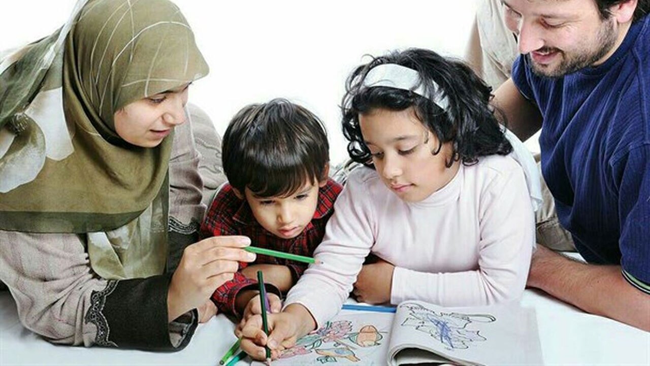 چگونه مسئولیت پذیری را به فرزندان خود آموزش دهیم؟ + فیلم