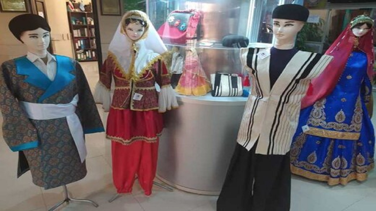 گشایش نمایشگاه لباس‌ محلی در بام ایران