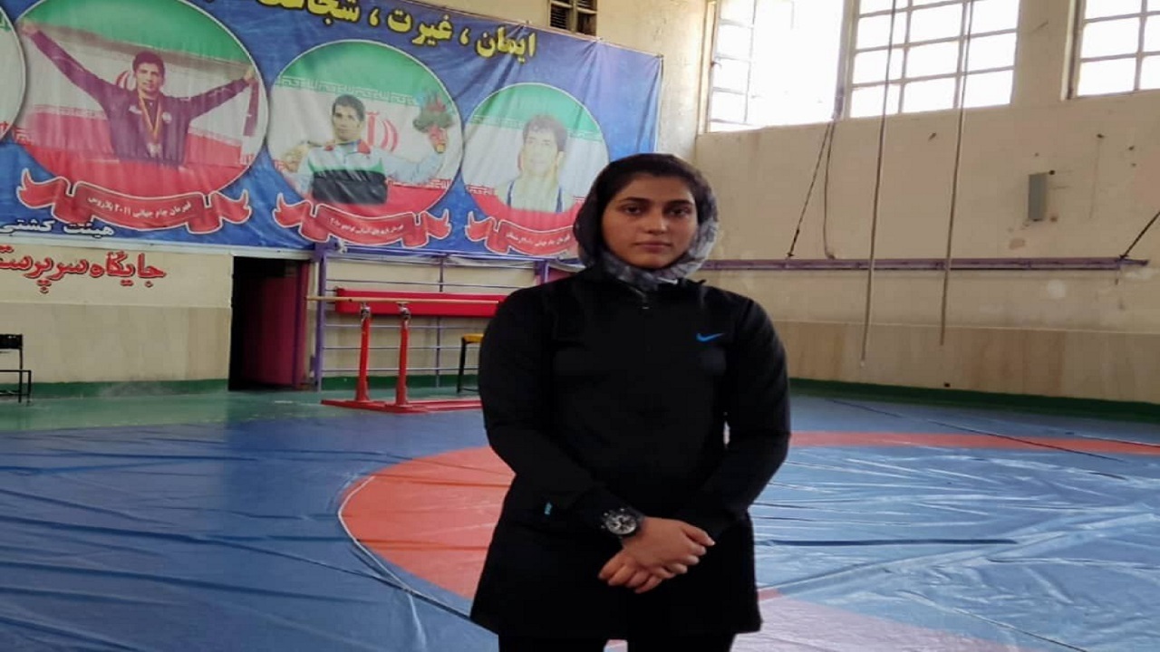 بانوی آبادانی داور مسابقات کشتی بانوان کشور شد