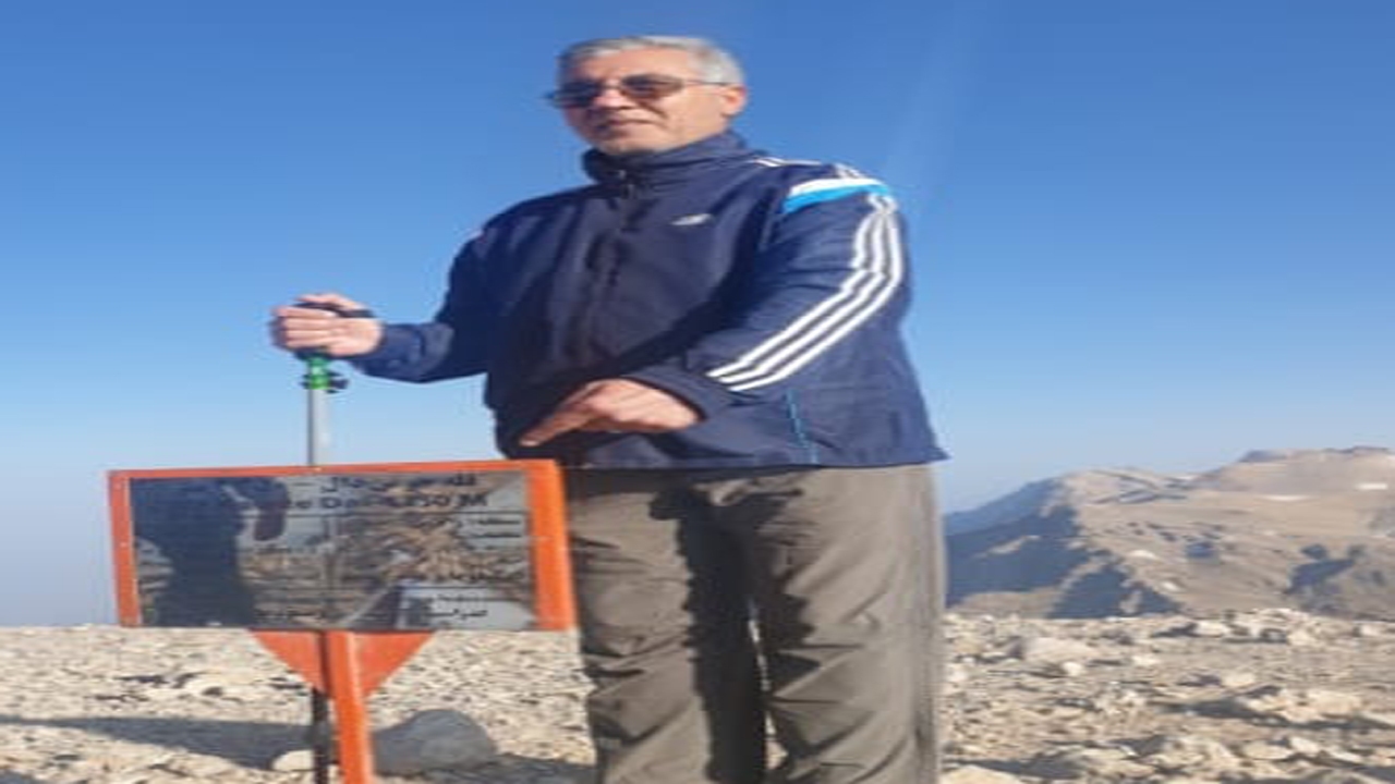 صعود کوهنوردان خنجی به قله دنا