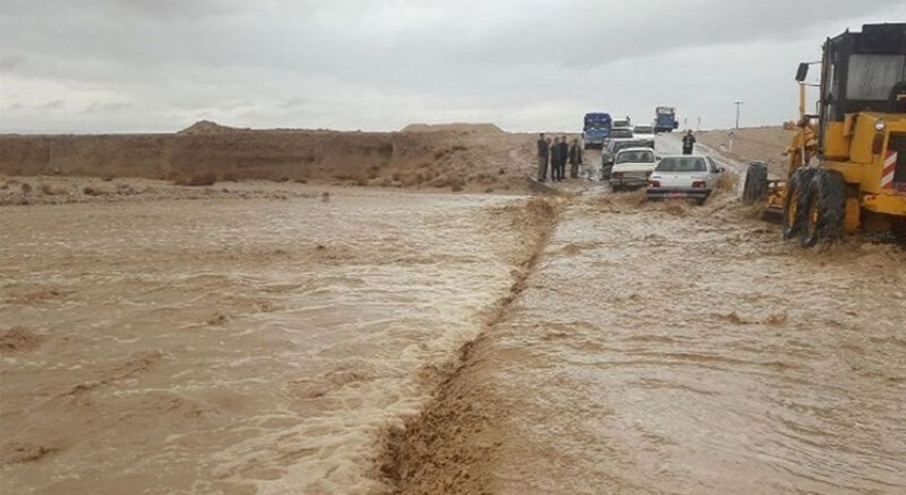 ۱۰ مسیر مسدود شده بر اثر سیلاب تا پایان امروز بازگشایی می‌شوند