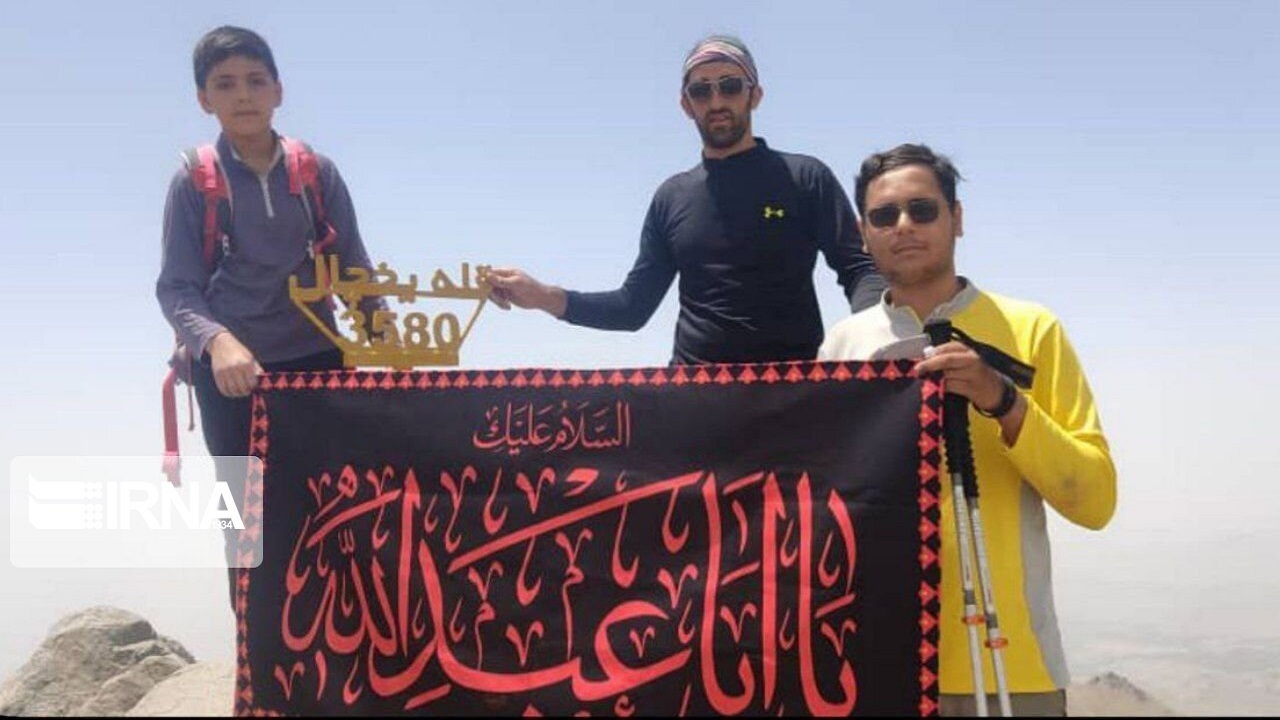پرچم اباعبدالله الحسین (ع) در قله یخچال همدان برافراشته شد