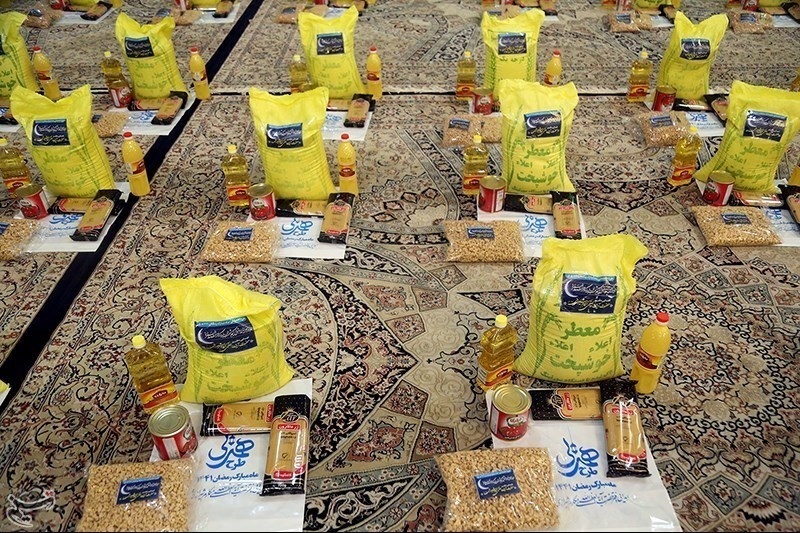 اهدای ۷۰۰ بسته کمک مومنانه به نیازمندان شازند