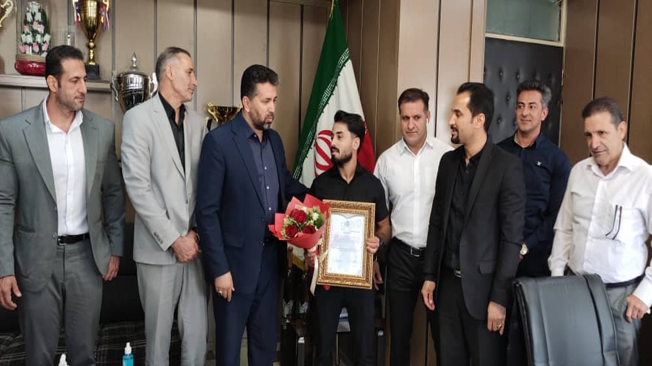 تقدیر از از ورزشکار تاریخ ساز پاورلیفتینگ