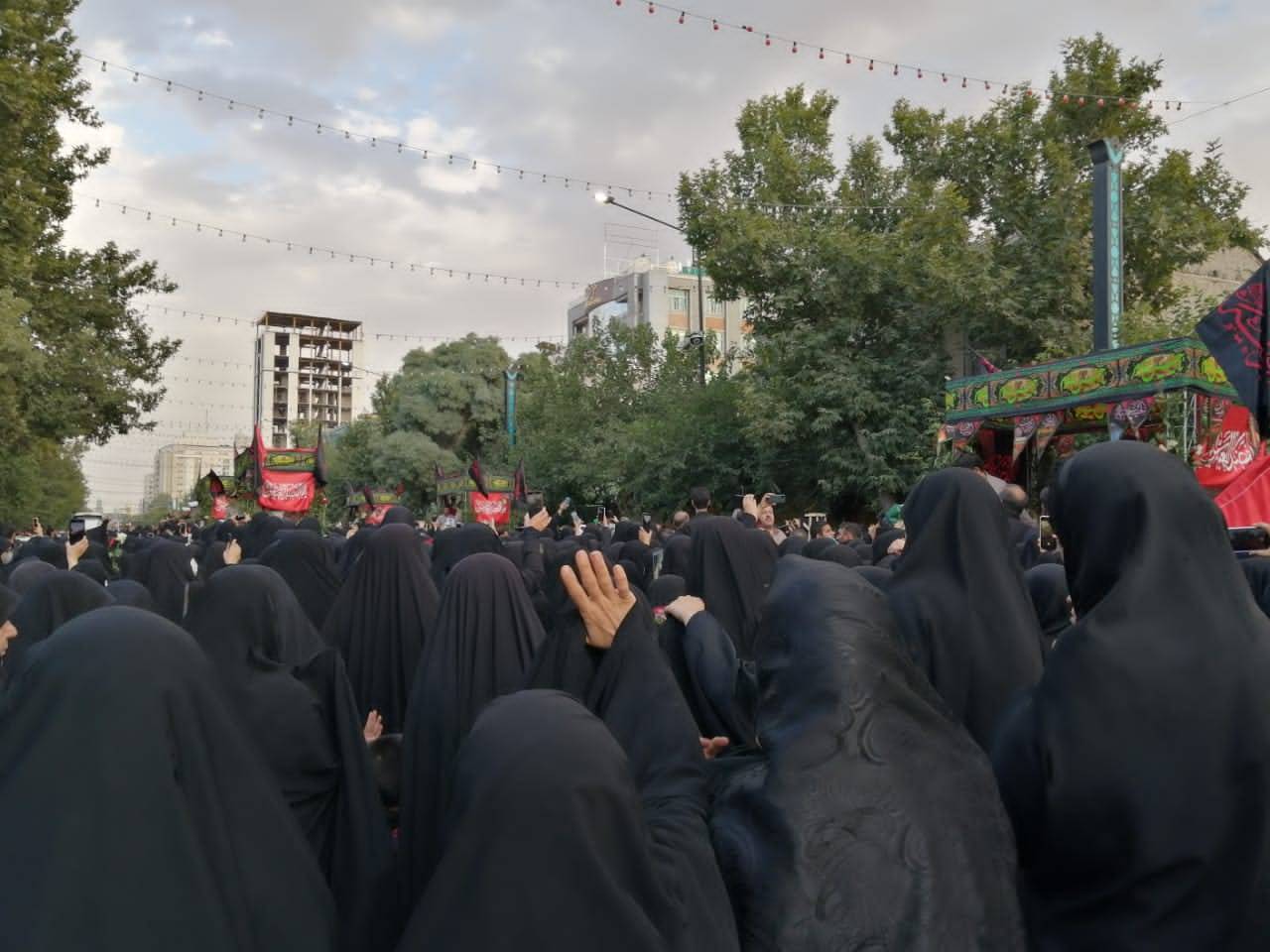 تشییع پیکر پاک شهدای مدافع حرم در مشهد+تصاویر و فیلم