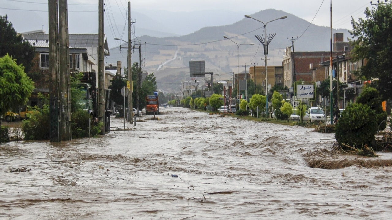 مسدود شدن برخی محور های ارتباطی شهرستان دنا پس از سیل