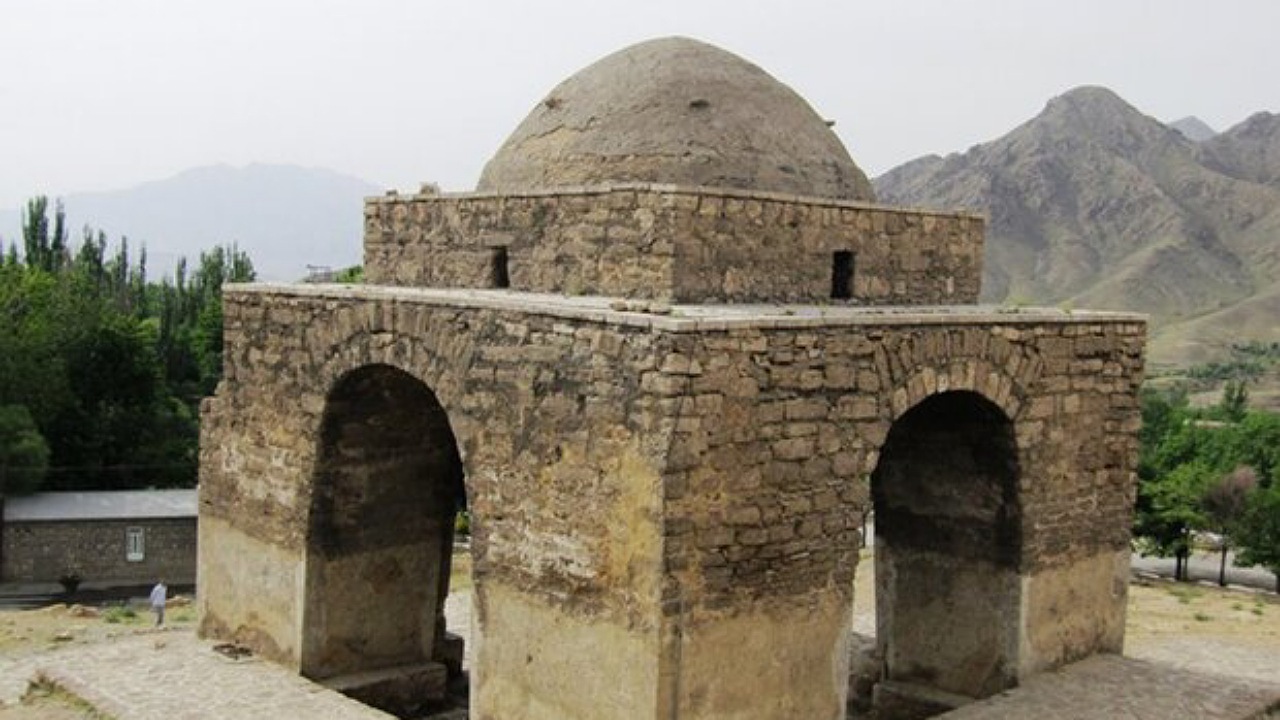 صدور دستور توقف عملیات عمرانی در حریم چهارتاقی دوهزار ساله نیاسر