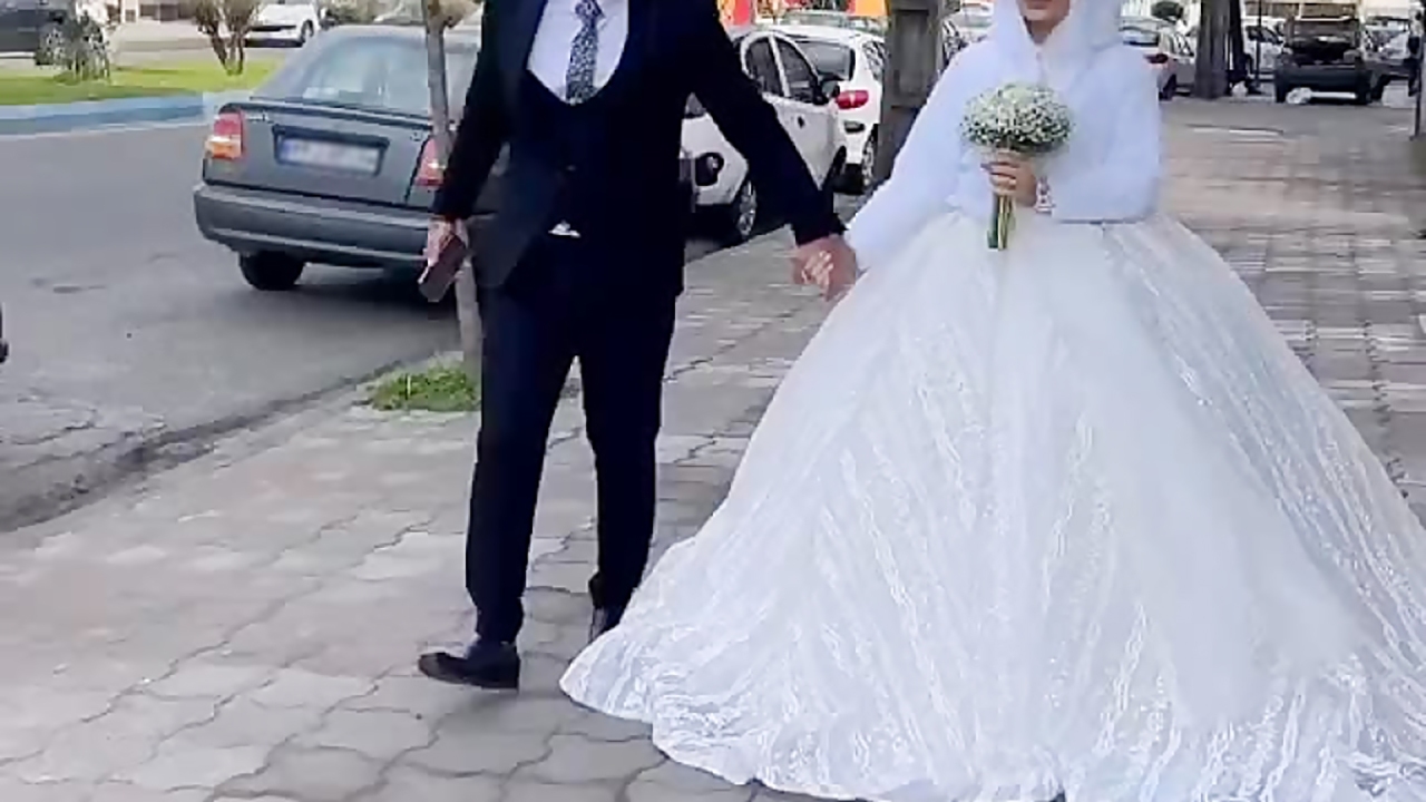 بلایی که هنگام خروج از آرایشگاه بر سر عروس نازل شد + فیلم
