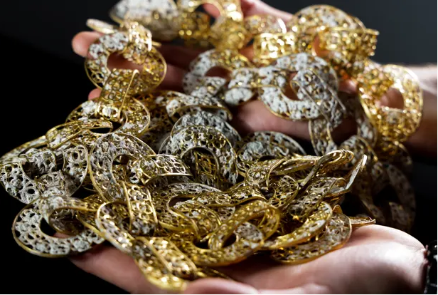 گنجینه طلا جواهراتی که پس از 350 سال پیداشد+ تصاویر