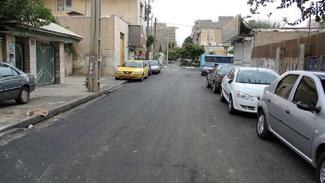 عملیات آسفالت خیابان‌های ۴۵ متری گلشهر انجام شد
