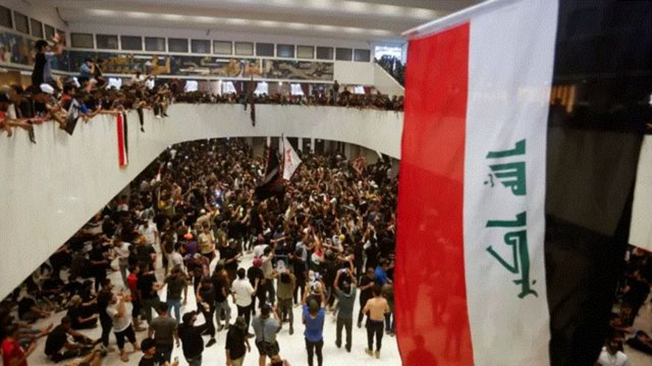 درخواست جنبش صدر از هواداران خود برای تخلیه پارلمان عراق
