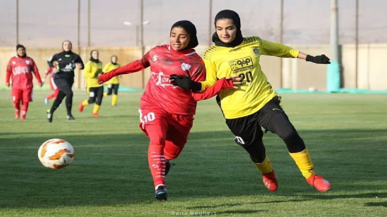 تشکیل تیم زنان پرسپولیس و استقلال اجباری نیست