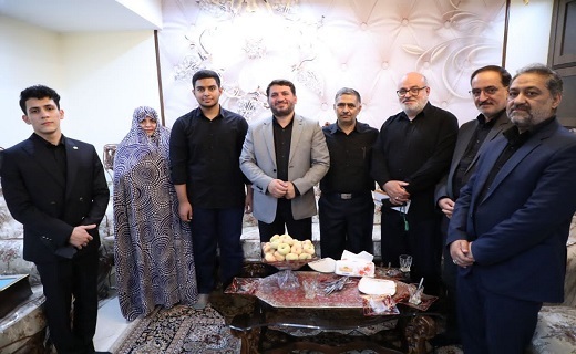 استاندار یزد از ۲ دانش آموز نخبه استان تجلیل کرد استاندار یزد از ۲ دانش آموز نخبه استان تجلیل کرد
