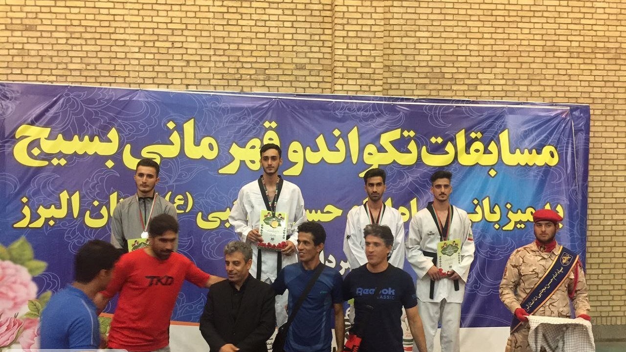 تکواندوکاران بسیجی استان سمنان در مسابقات قهرمانی کشور نشان برنز برگردن آویختند
