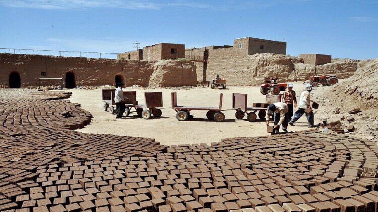 یک واحد کوره آجرپزی پس از ۱۵ سال تعطیلی در هامون سیستان و بلوچستان احیا شد