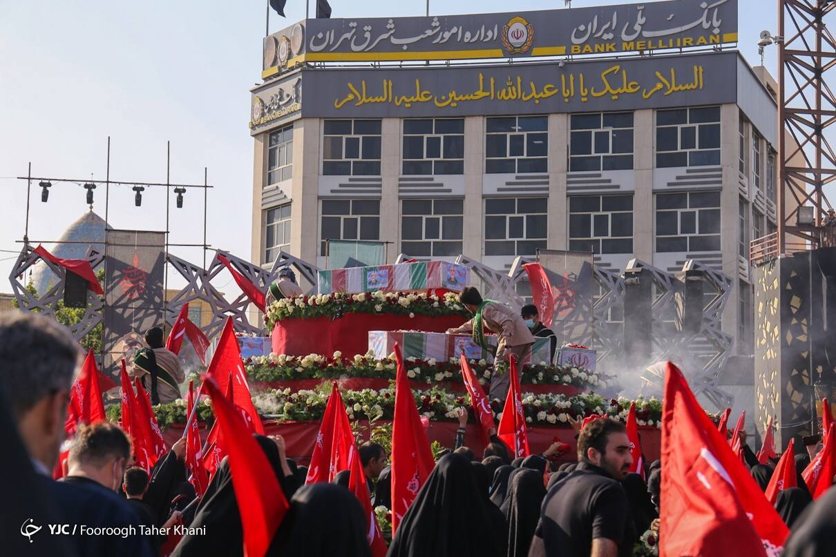 آیین وداع با شهدای خان&zwnj;طومان در میدان امام حسین (ع) برگزار شد