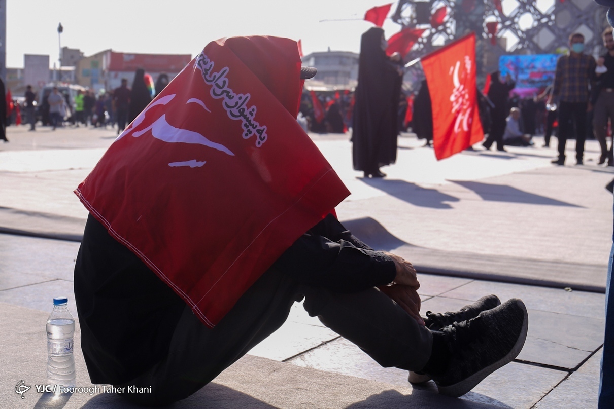 آیین وداع با شهدای خان&zwnj;طومان در میدان امام حسین (ع) برگزار شد