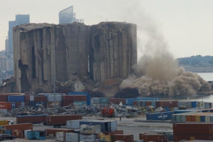 فروریختن ۴ انبار دیگر بندر بیروت همزمان با دومین سالروز انفجار آن 02