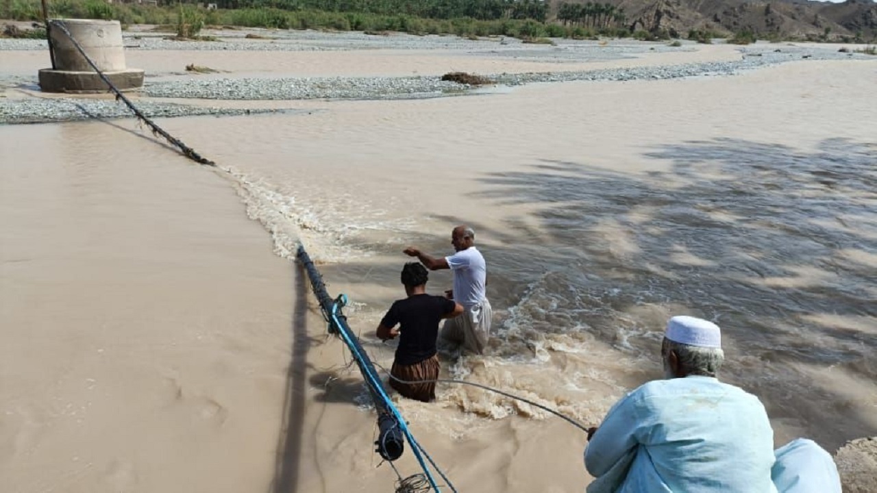 خدمات‌رسانی ۲۲ اکیپ عملیاتی آبفا در مناطق سیل‌زده سیستان و بلوچستان