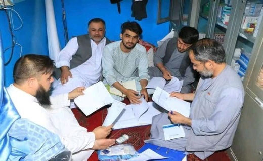 بازدید رئیس صحت عامه بلخ از مراکز صحی ولسوالی چهارکنت + تصاویر