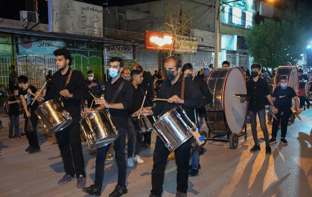 دسته های زنجیرزنی عزاداری دهه اول ماه محرم در لارستان + تصاویر
