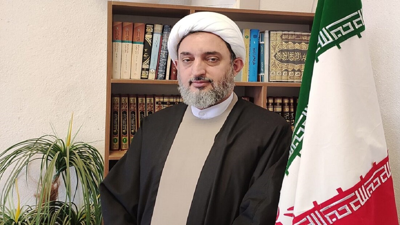 هر کس که به شناخت از شگفتی‌های عالم برسد، عمل و زبانش رنگ و بوی خدایی خواهد داشت