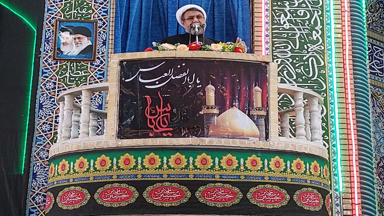 ایستادگی در مقابل زیاده خواهی های غرب از درس های عاشورا