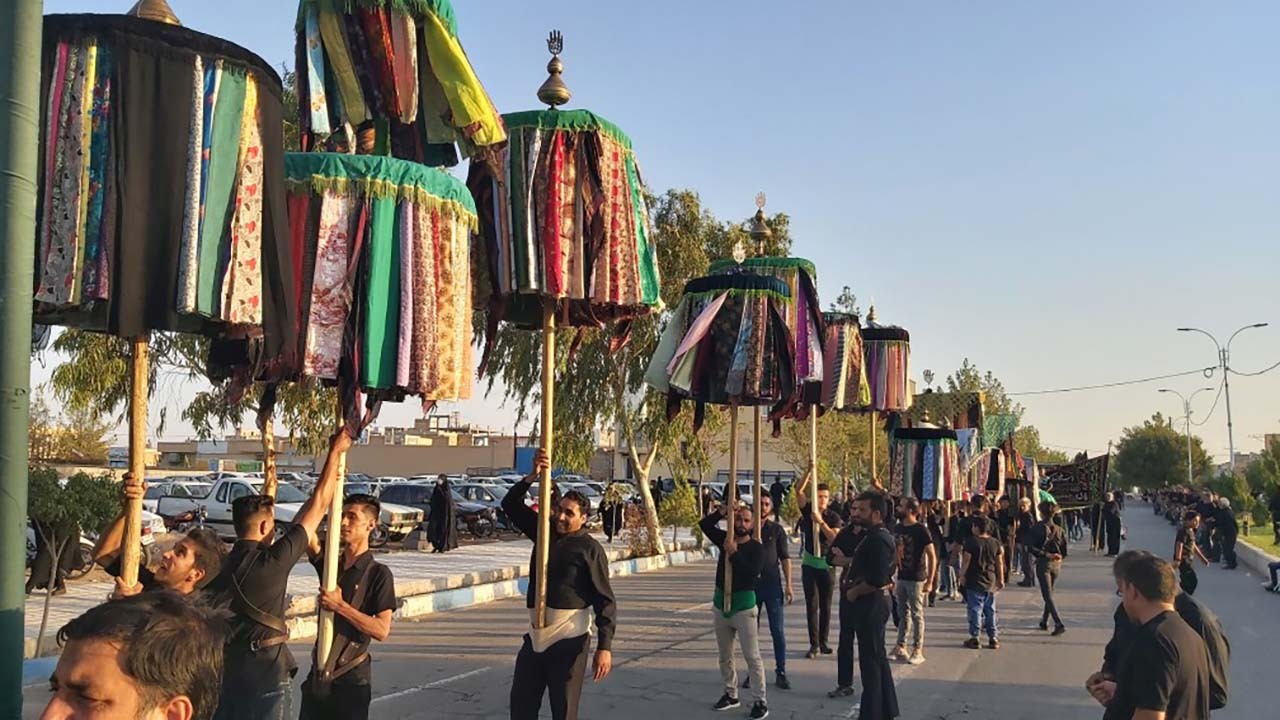 مراسم عزاداری شب طوق