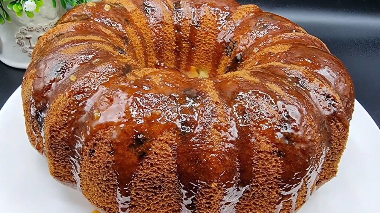 طرز پخت کیک سیب مجلسی مغزدار + فیلم