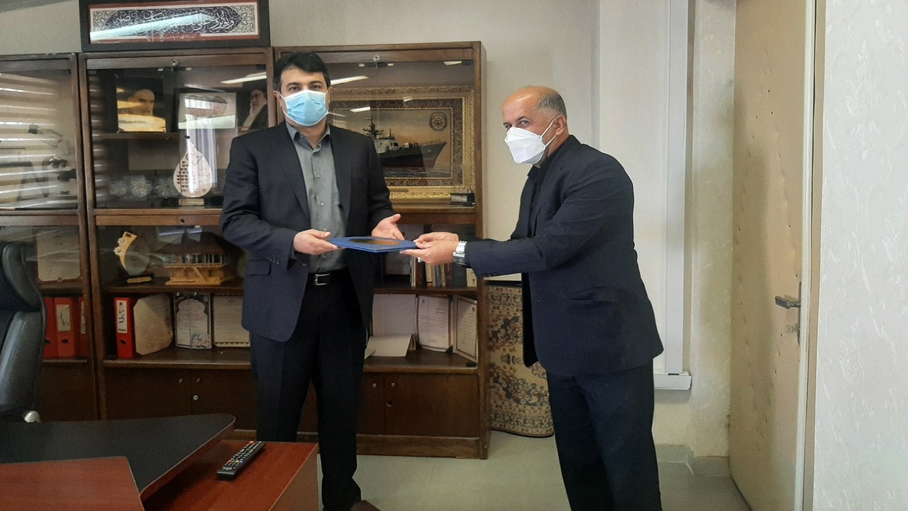 تجلیل شرکت گاز از مدیرکل انتقال خون استان گیلان