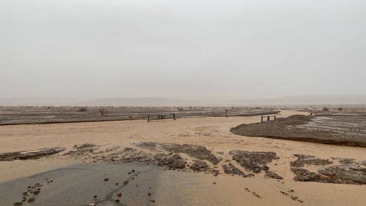 سیل در گرم‌ترین نقطه کره زمین در آمریکا و محبوس شدن هزار نفر در آن