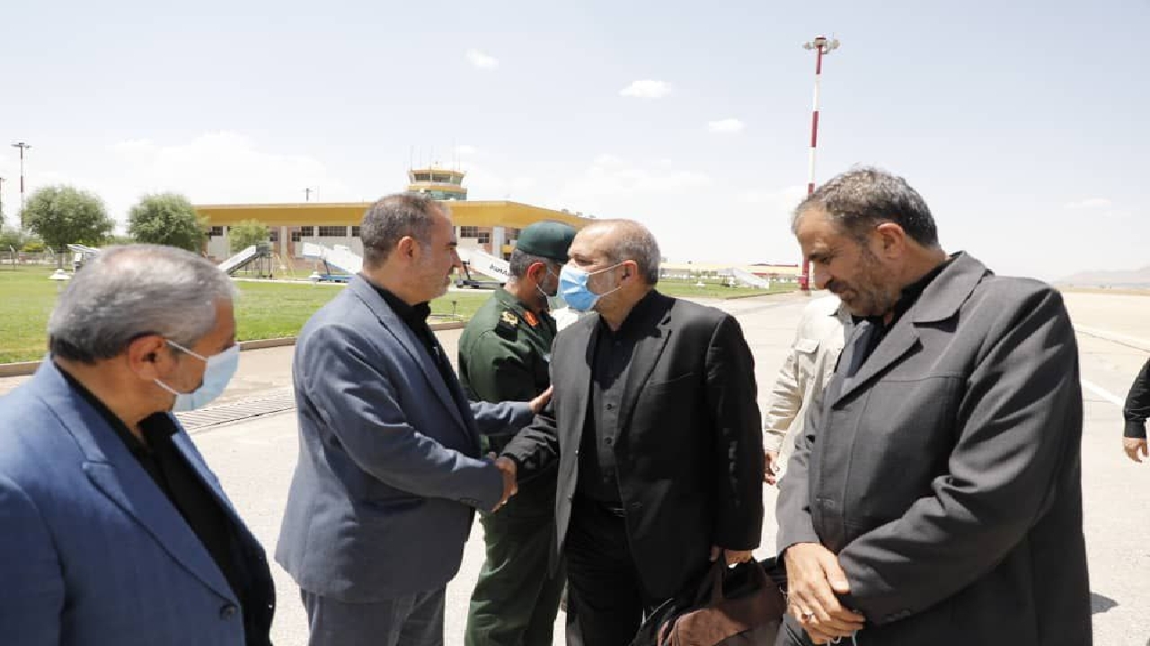 وزیر کشور وارد شهرکرد شد