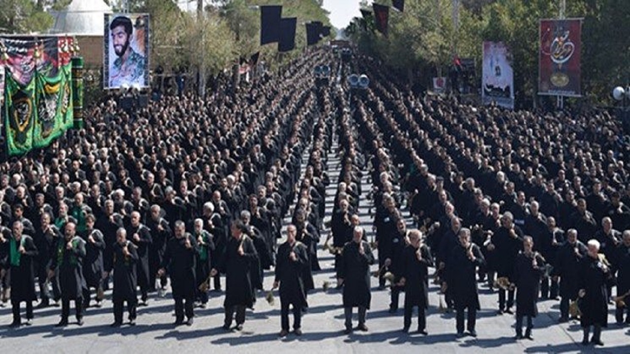 اجتماع بزرگ هیئت‌های عزاداری در ابرکوه/ نوای حسین، حسین اباالفضل(ع) طنین انداز شد