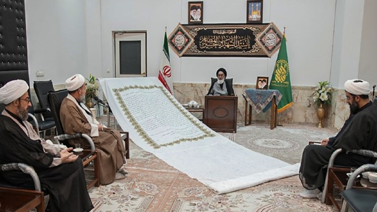 امضای طومار حمایت از طرح عفاف و حجاب در قم